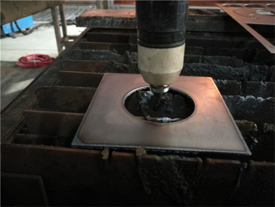 Fabrika fiyat 1530 plazma kesme makinası için paslanmaz çelik karbon çelik demir sac cnc plazma kesici stokta