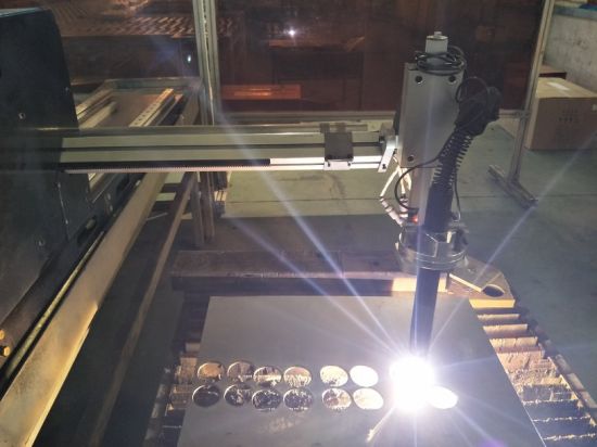 Metal kesme makinası etkili alan 1500 * 2500mm plazma cnc kesme makinesi plazma meşale ve ark yüksekliği ile