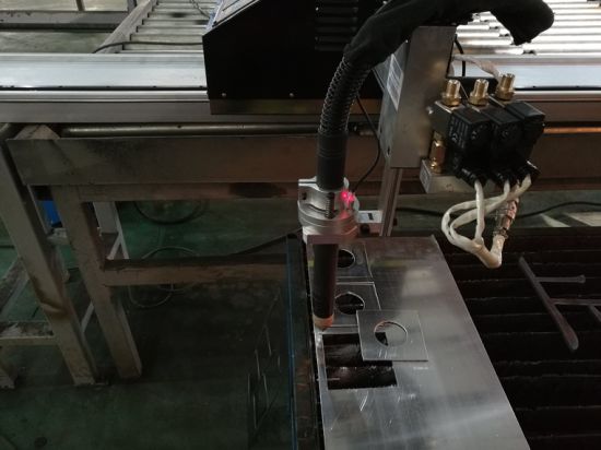 Çelik için yüksek hızlı inşaat 1525/1530 plazma metal kesme makinesi THC